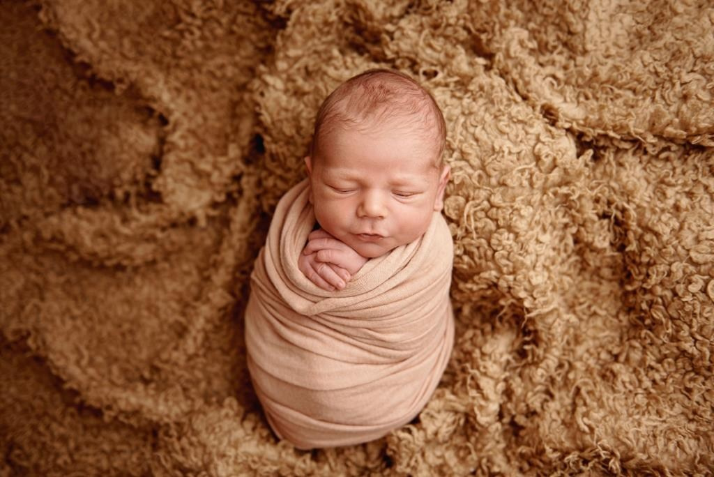 Обмотки. Фотограф новонароджених діток та їх сімей в Тернополі