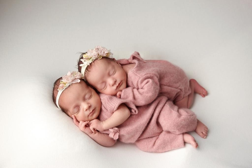 Дівчата. Фотограф новонароджених діток та їх сімей в Тернополі