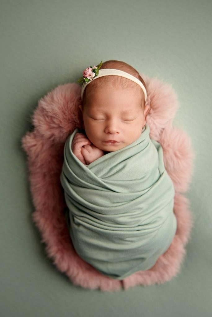 Обмотки. Фотограф новонароджених діток та їх сімей в Тернополі