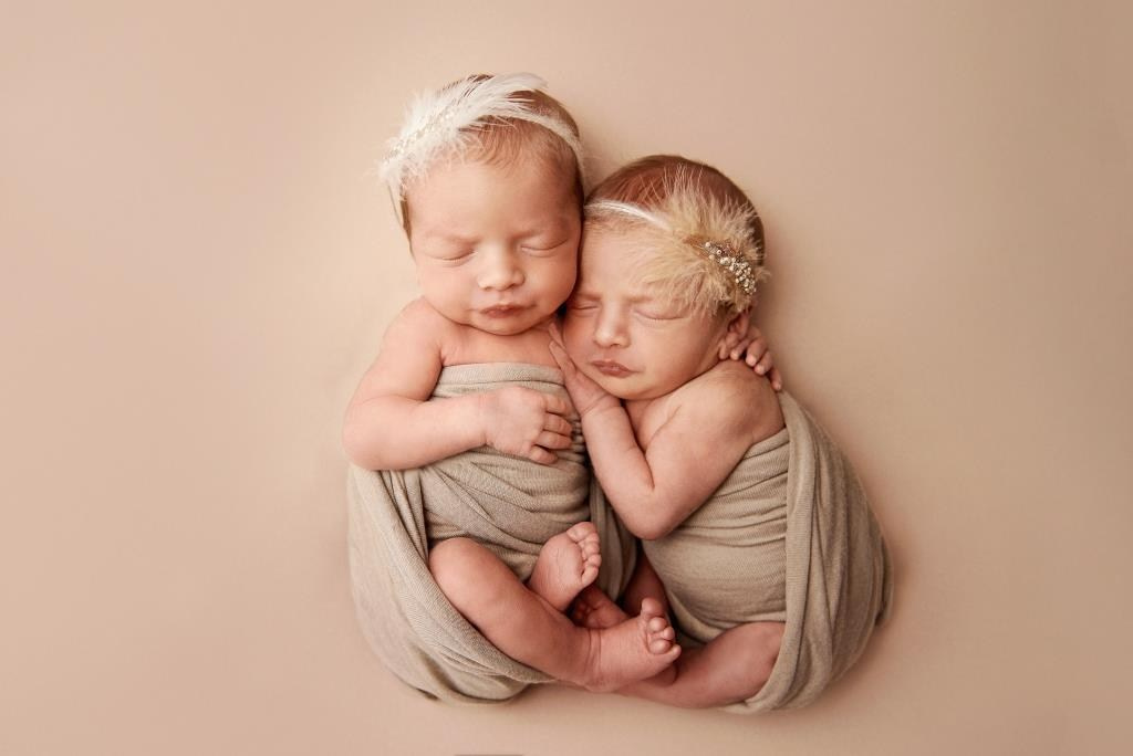 Двійнята. Фотограф новонароджених діток та їх сімей в Тернополі