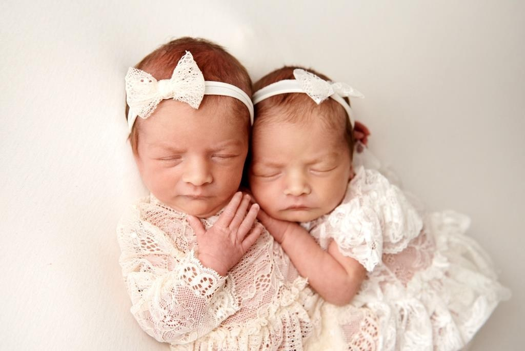 Двійнята. Фотограф новонароджених діток та їх сімей в Тернополі