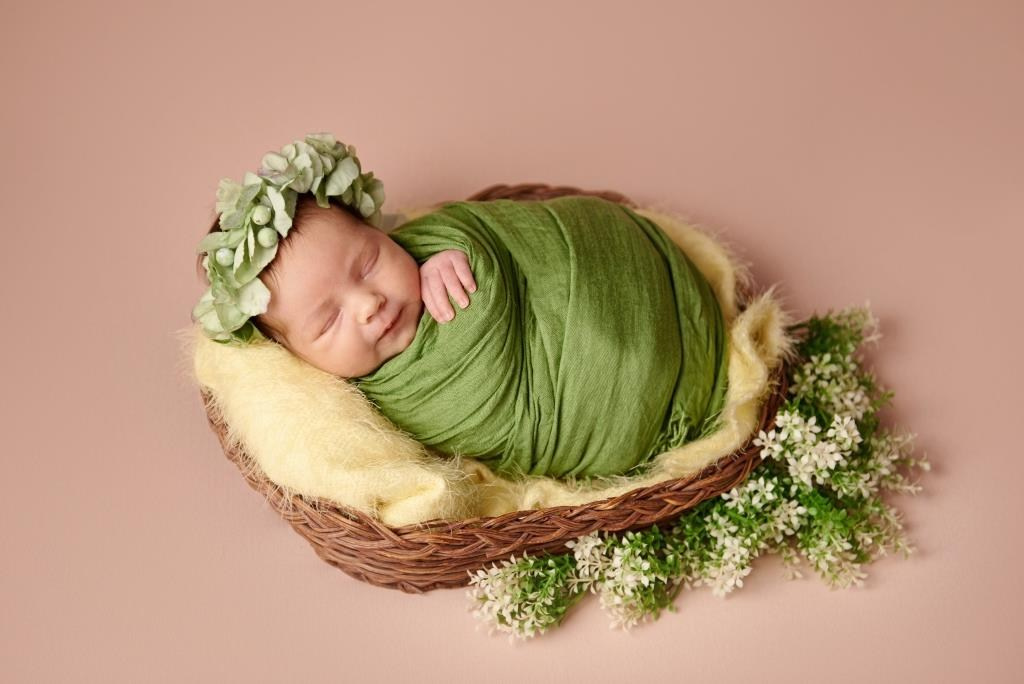 Зелень. Фотограф новонароджених діток та їх сімей в Тернополі