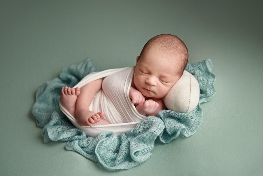 Обмотки. Фотограф новонароджених діток та їх сімей в Тернополі