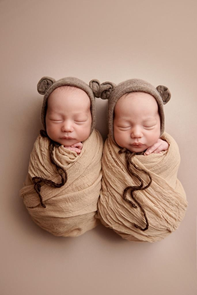 Двійнята. Фотограф новонароджених діток та їх сімей в Тернополі