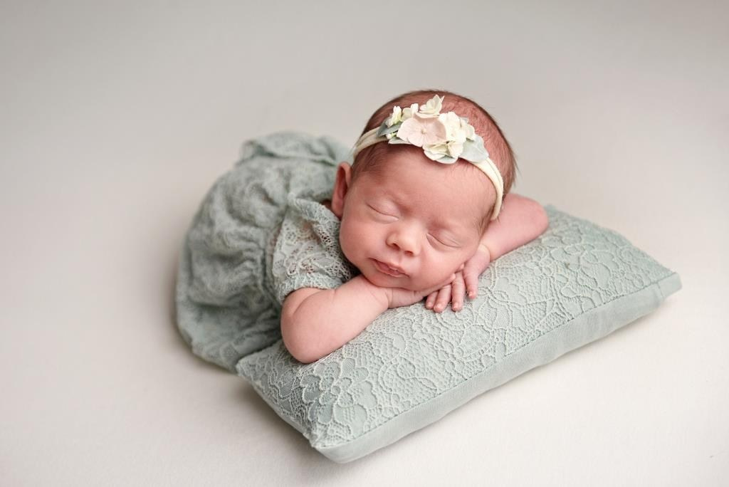 Дівчата. Фотограф новонароджених діток та їх сімей в Тернополі