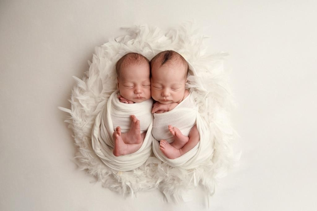 Двійнята. Фотограф новонароджених діток та їх сімей в Тернополі