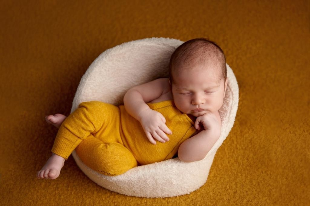 Крісло гамак. Фотограф новонароджених діток та їх сімей в Тернополі