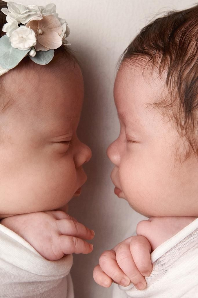 Двійнята. Фотограф новонароджених діток та їх сімей в Тернополі