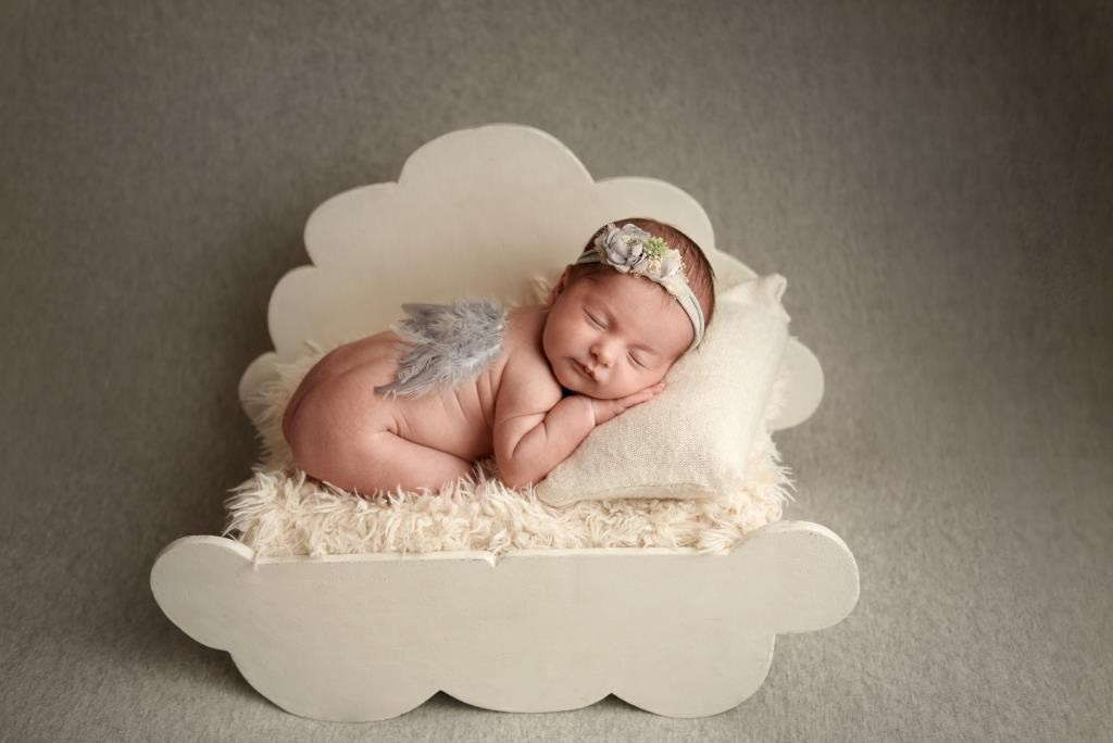 Хмарка ліжечко. Фотограф новонароджених діток та їх сімей в Тернополі