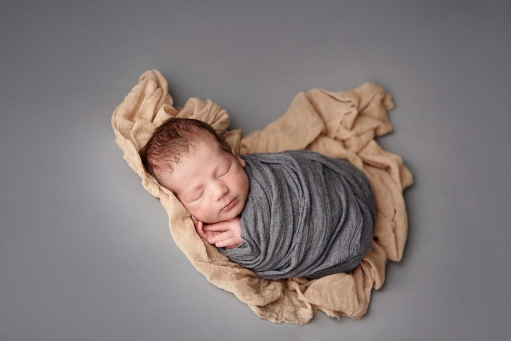 Обмотки. Фотограф новонароджених діток та їх сімей в Тернополі