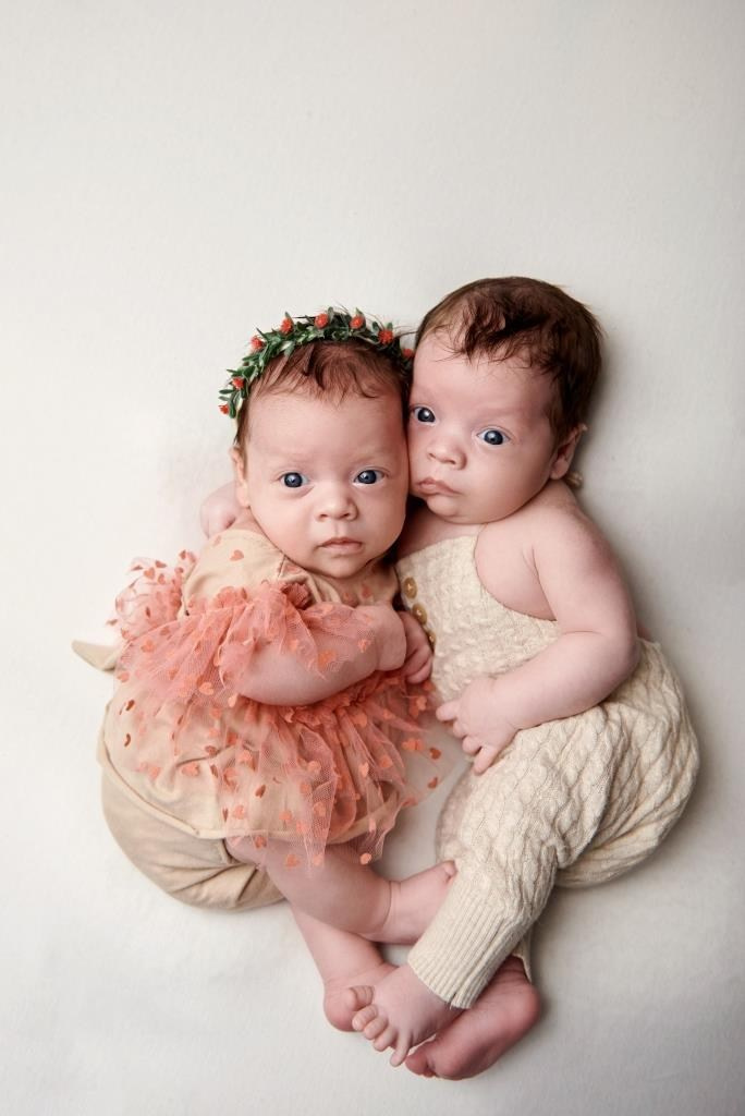 Двійнята. Фотограф новонароджених діток та їх сімей в Тернополі