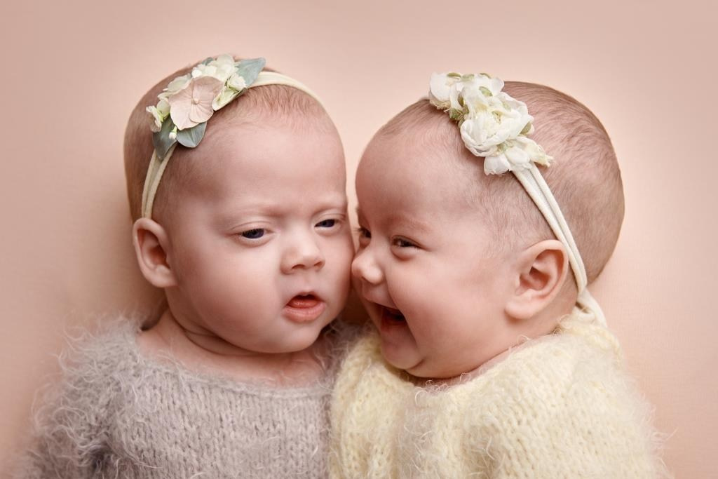 Двійнята. Фотограф новонароджених діток та їх сімей в Тернополі