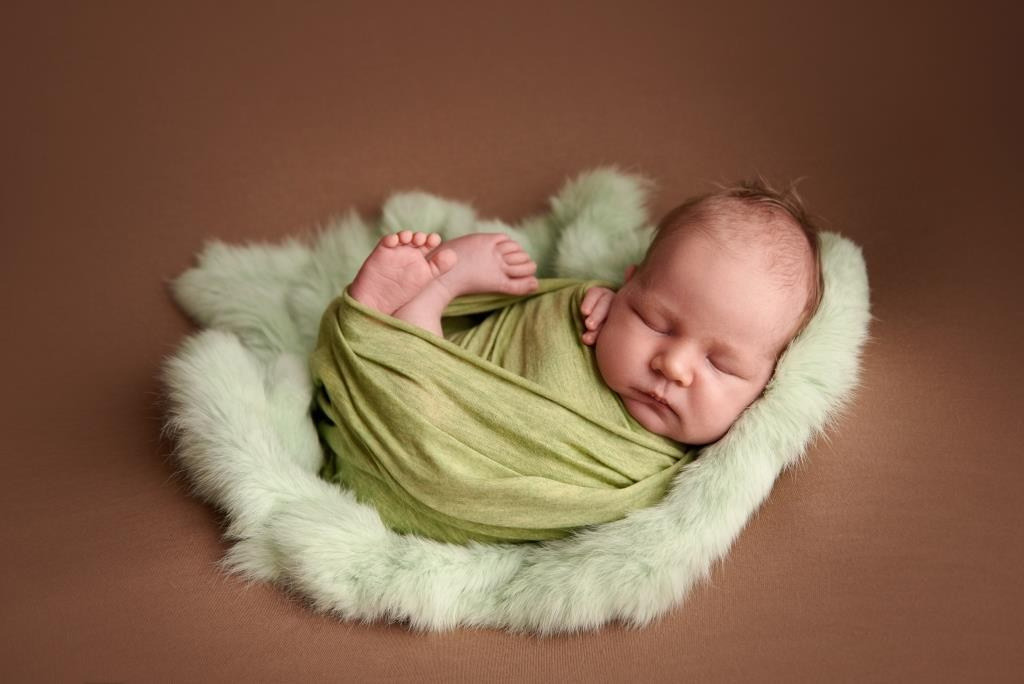 Обмотки. Фотограф новонароджених діток та їх сімей в Тернополі