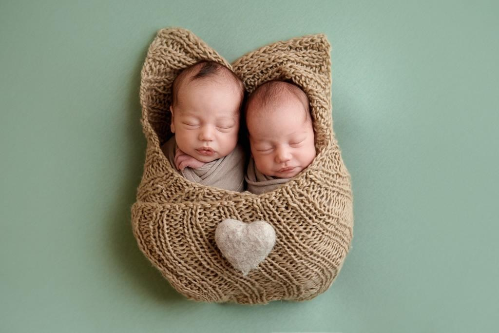 Двійнята. Фотограф новонароджених діток та їх сімей в Тернополі