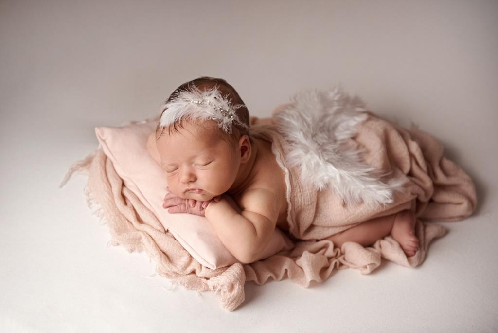 Крильця. Фотограф новонароджених діток та їх сімей в Тернополі