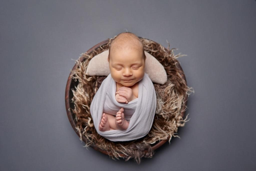 Мисочки. Фотограф новонароджених діток та їх сімей в Тернополі