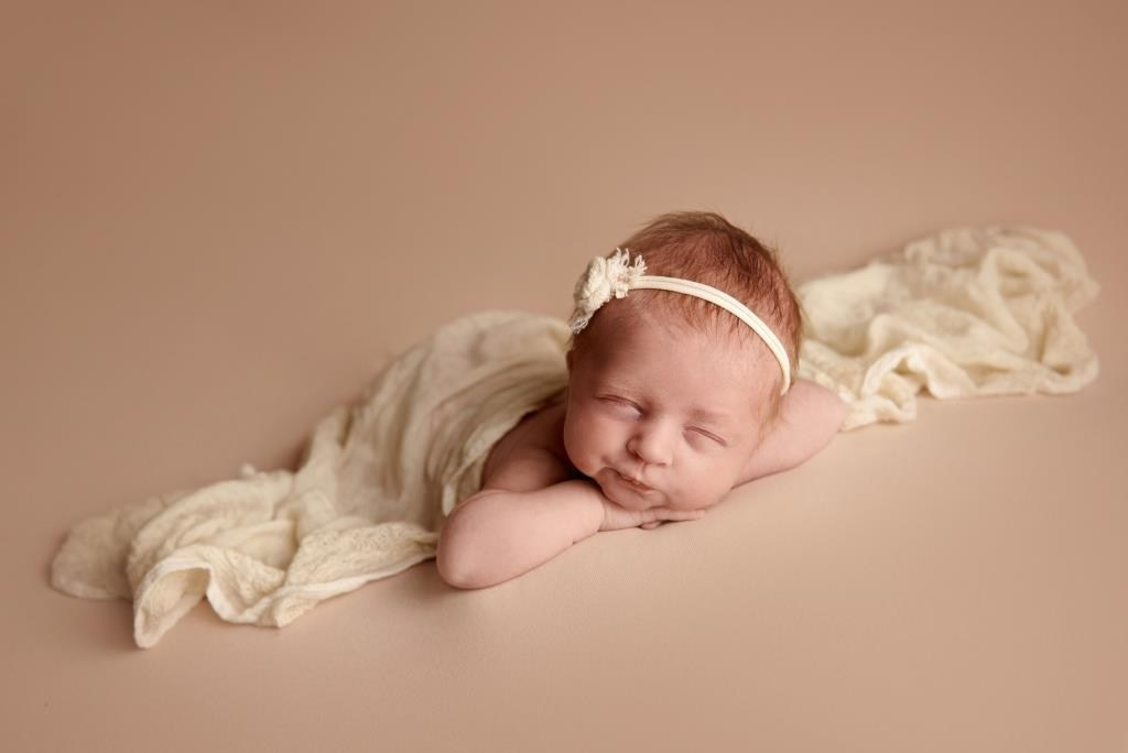 Дівчата. Фотограф новонароджених діток та їх сімей в Тернополі