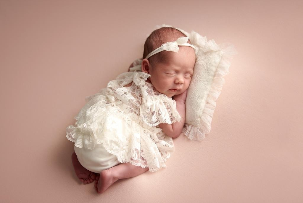 Дівчата. Фотограф новонароджених діток та їх сімей в Тернополі