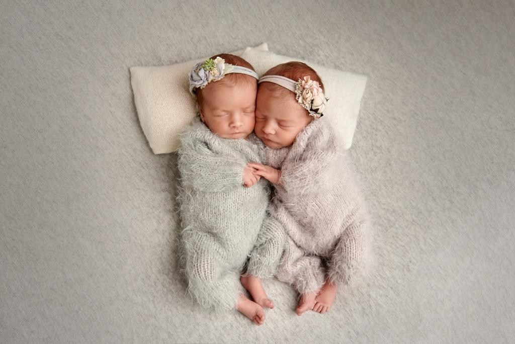 Двійнята. Фотограф новонароджених діток та їх сімей в Тернополі