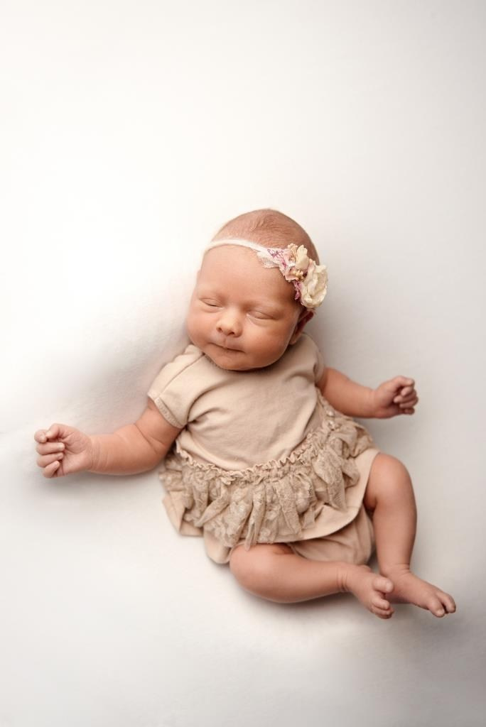 Дівчата. Фотограф новонароджених діток та їх сімей в Тернополі