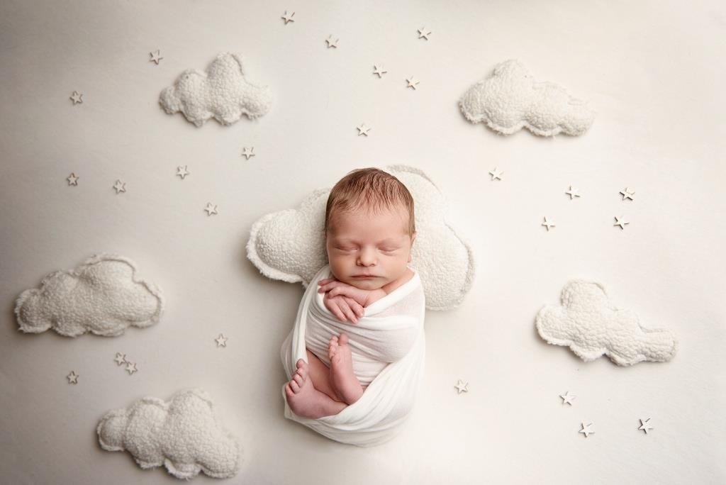 Хмарки. Фотограф новонароджених діток та їх сімей в Тернополі