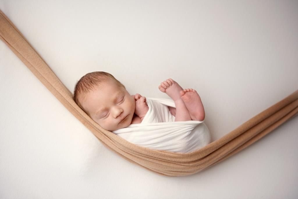 Гамак. Фотограф новонароджених діток та їх сімей в Тернополі