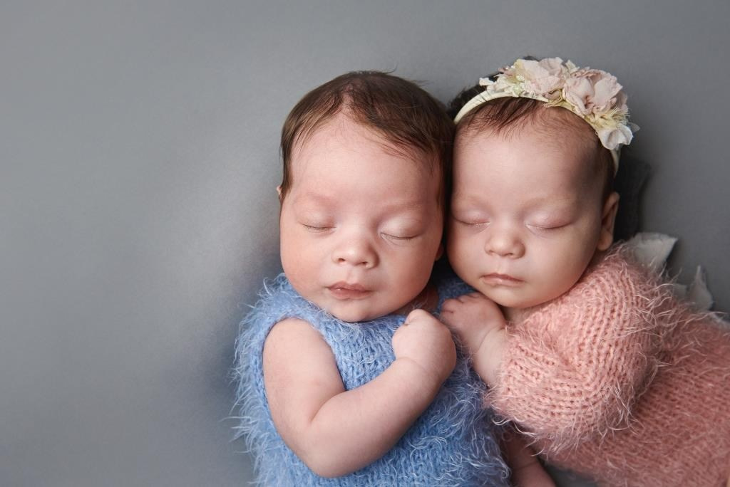 Двійнята. Фотограф новонароджених діток та їх сімей в Тернополі