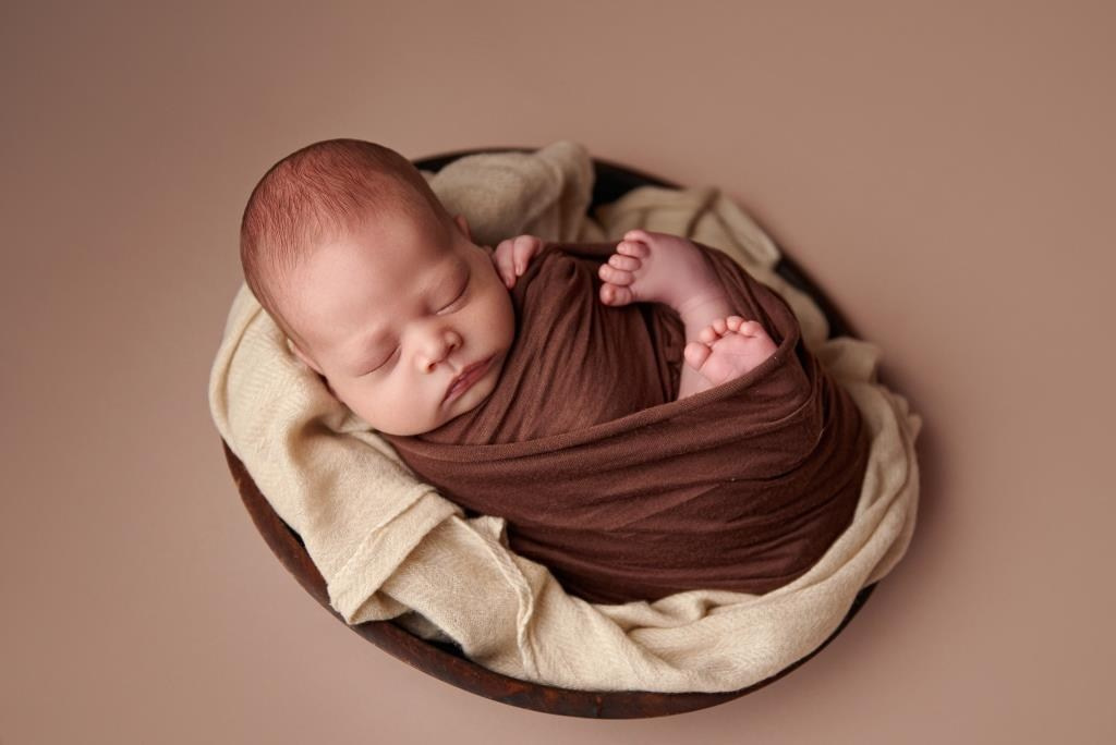 Мисочки. Фотограф новонароджених діток та їх сімей в Тернополі