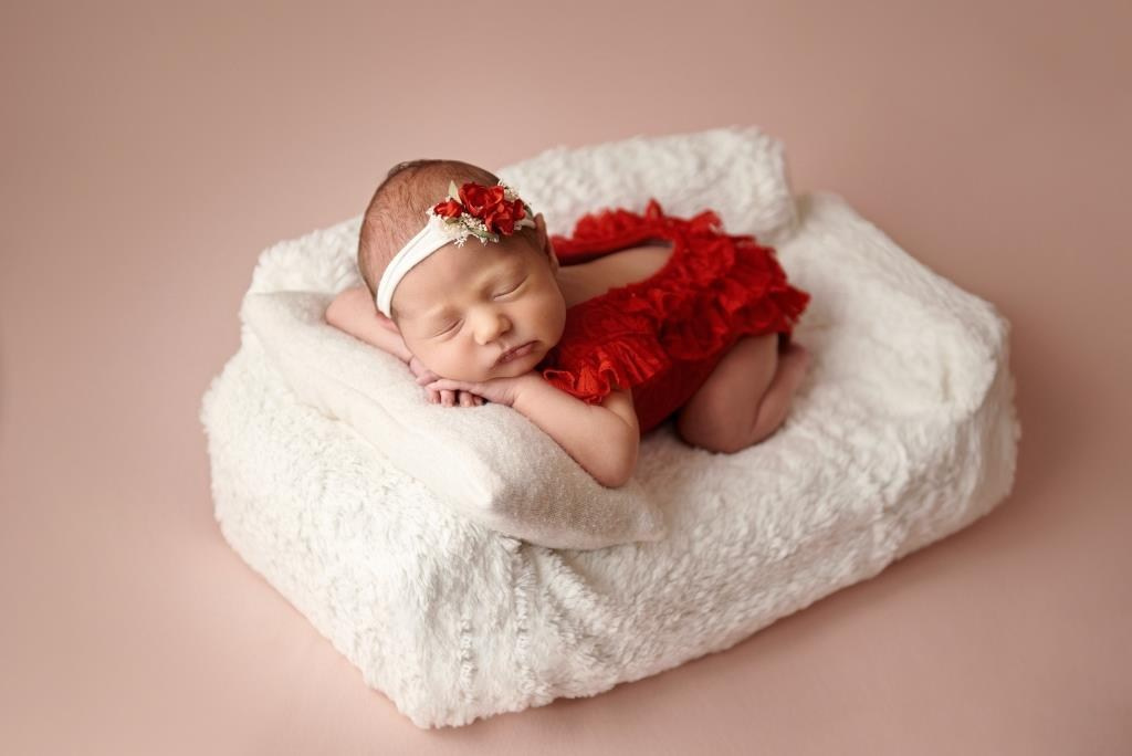 Диванчик. Фотограф новонароджених діток та їх сімей в Тернополі