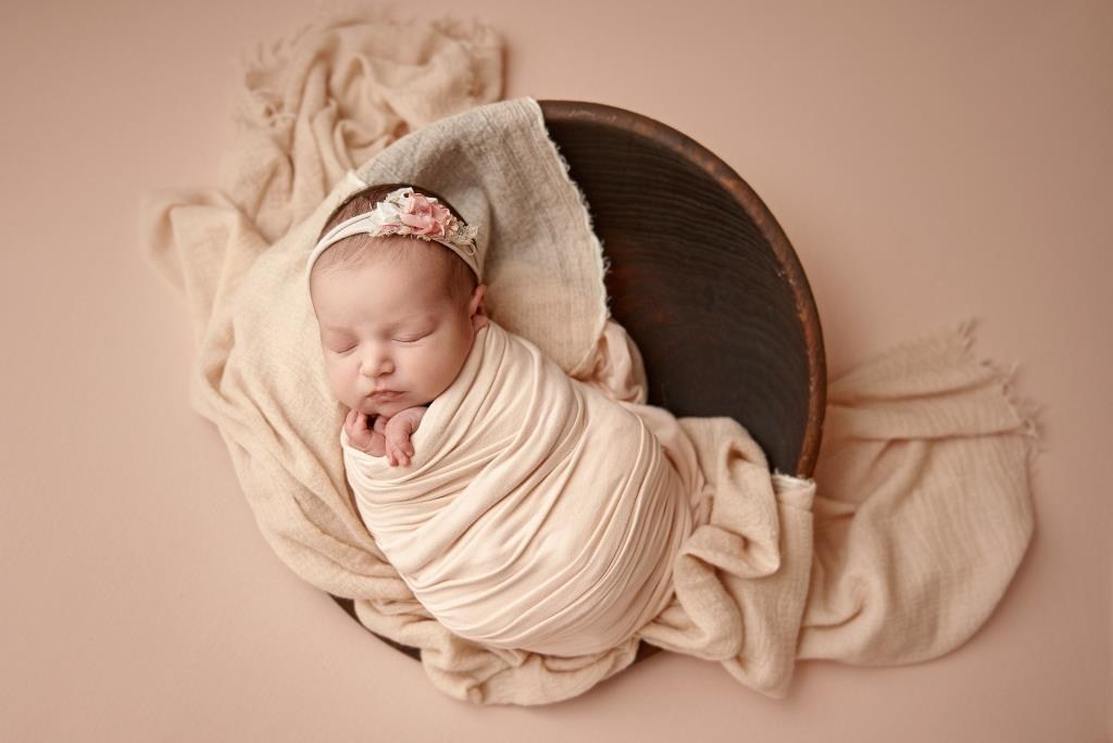 Мисочки. Фотограф новонароджених діток та їх сімей в Тернополі