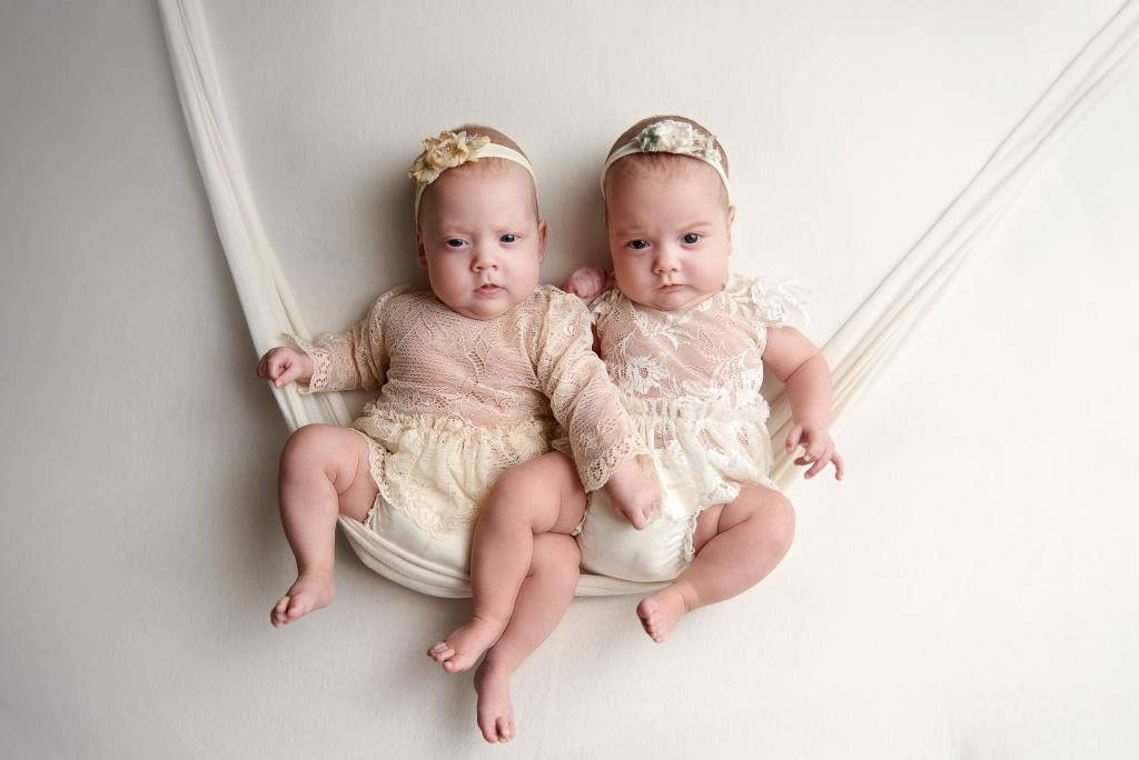 Двійнята. Фотограф новонароджених діток та їх сімей в Тернополі