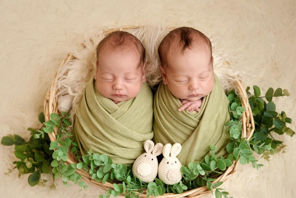 Двійнята. Фотограф новонароджених діток та їх сімей в Тернополі