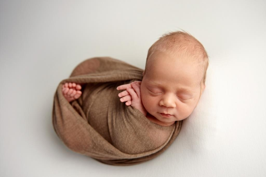 Обмотки. Фотограф новонароджених діток та їх сімей в Тернополі