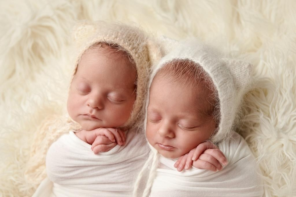 Двійнята. Фотограф новонароджених діток та їх сімей в Тернополі