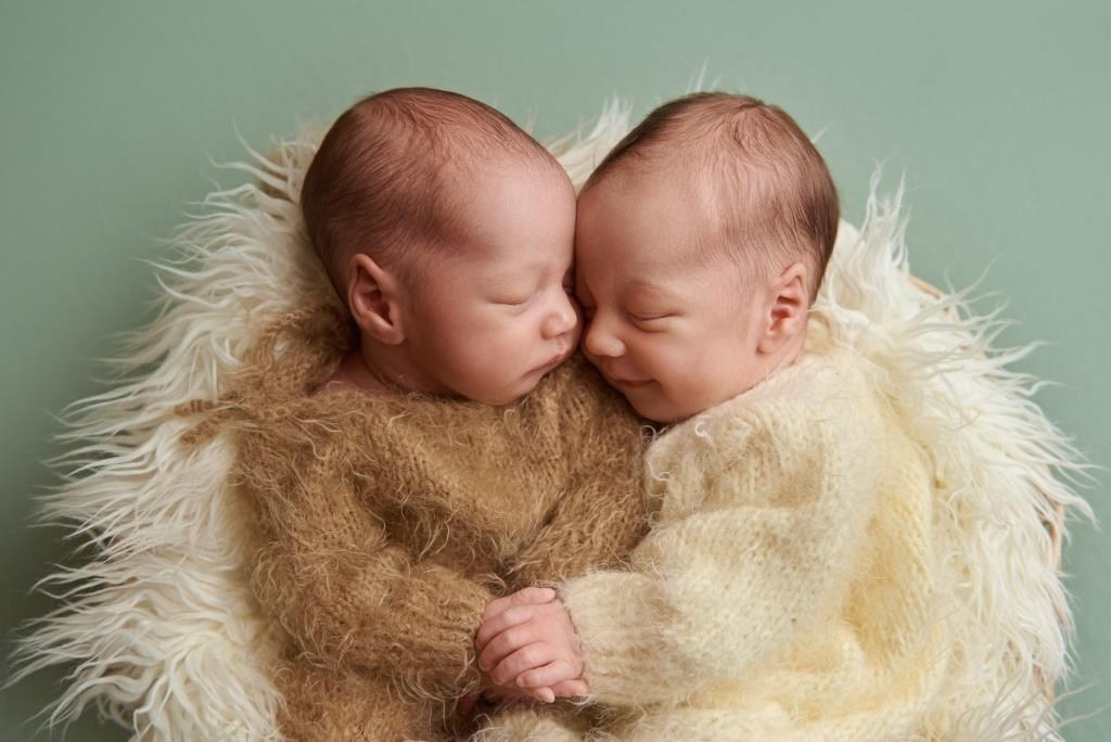 Двійнята. Фотограф новонароджених діток та їх сімей в Тернополі