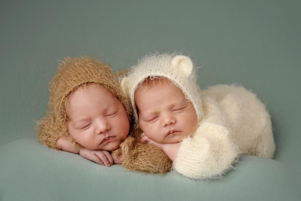 Двійнята. Фотограф новонароджених діток та їх сімей в Тернополі