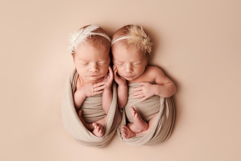 Двійнята. Фотограф новонароджених діток та їх сімей в Тернополі