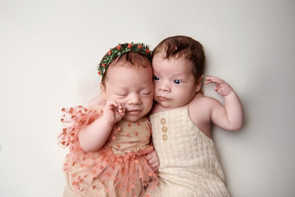 Двійнята. Фотограф новонароджених діток та їх сімей в Тернополі