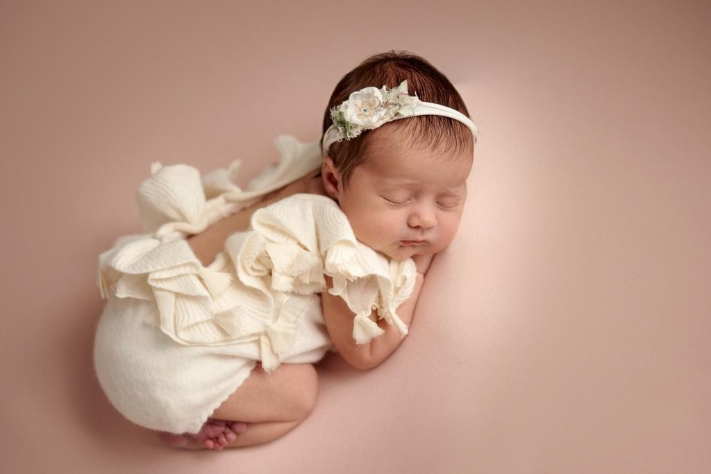 Дівчата. Фотограф новонароджених діток та їх сімей в Тернополі