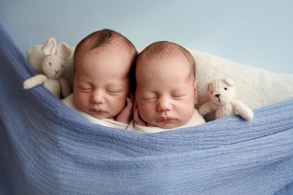 Двійнята. Фотограф новонароджених діток та їх сімей в Тернополі