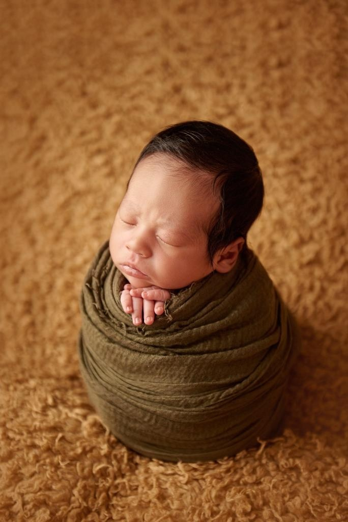 Обмотки. Фотограф новонароджених діток та їх сімей в Тернополі