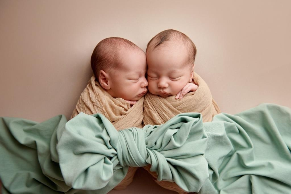 Двійнята. Фотограф новонароджених діток та їх сімей в Тернополі