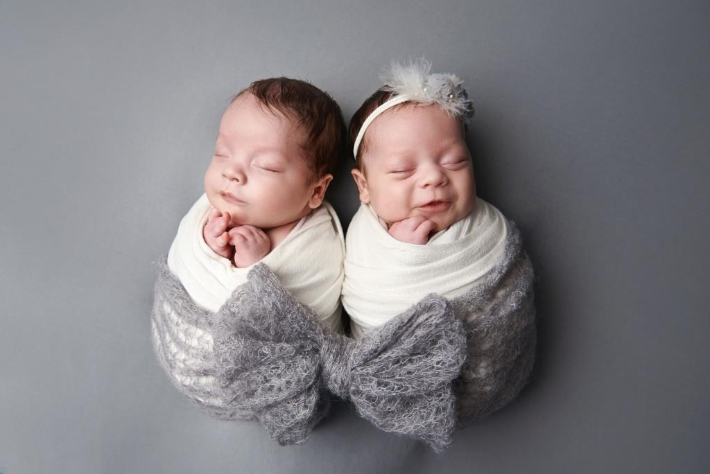Двійнята. Фотограф новонароджених діток та їх сімей в Тернополі