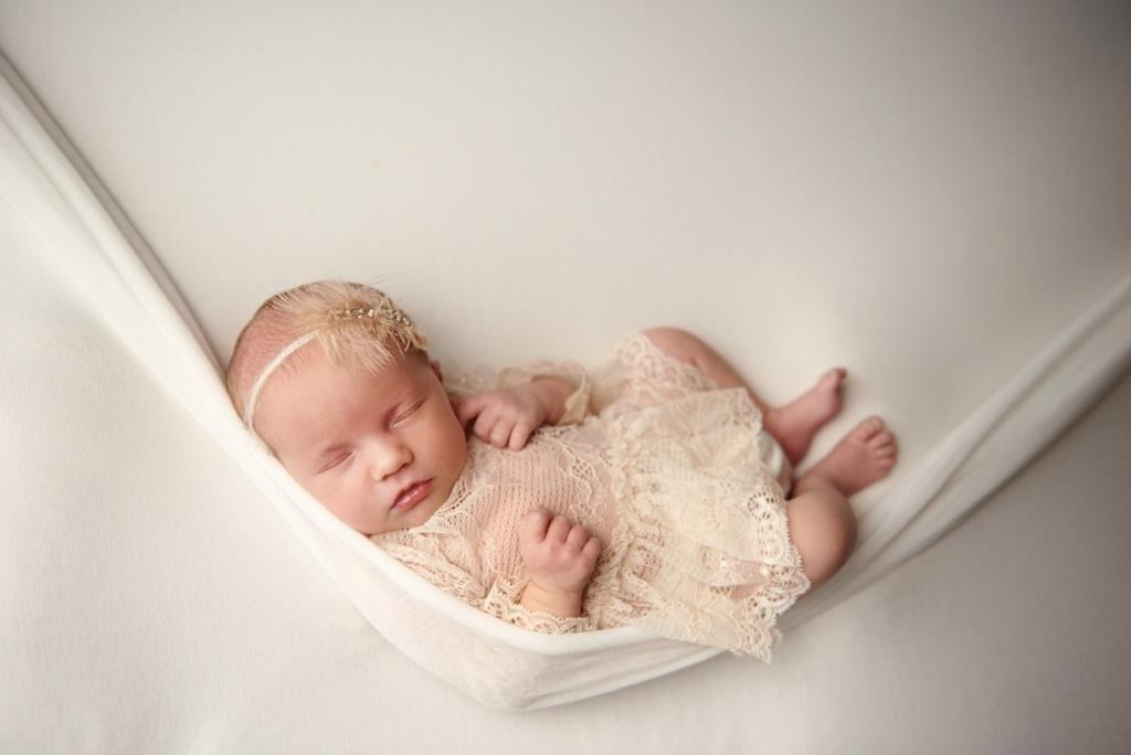 Гамак. Фотограф новонароджених діток та їх сімей в Тернополі