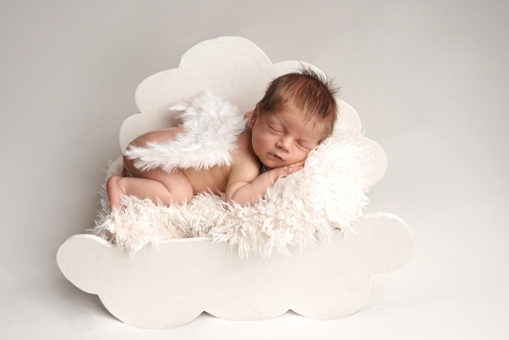 Хмарка ліжечко. Фотограф новонароджених діток та їх сімей в Тернополі