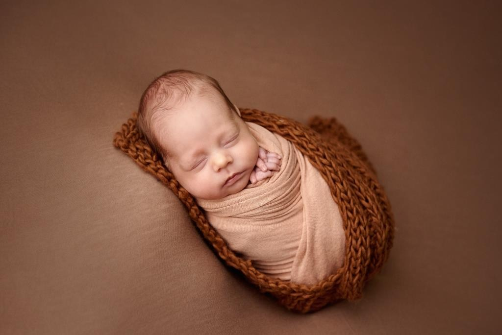 Обмотки. Фотограф новонароджених діток та їх сімей в Тернополі