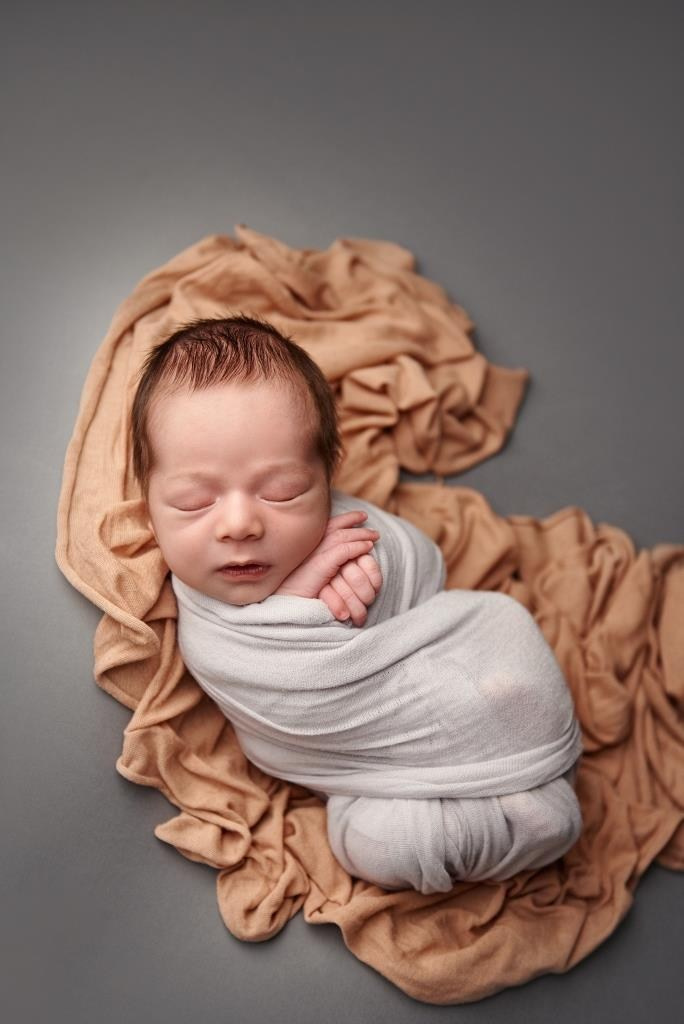 Обмотки. Фотограф новонароджених діток та їх сімей в Тернополі