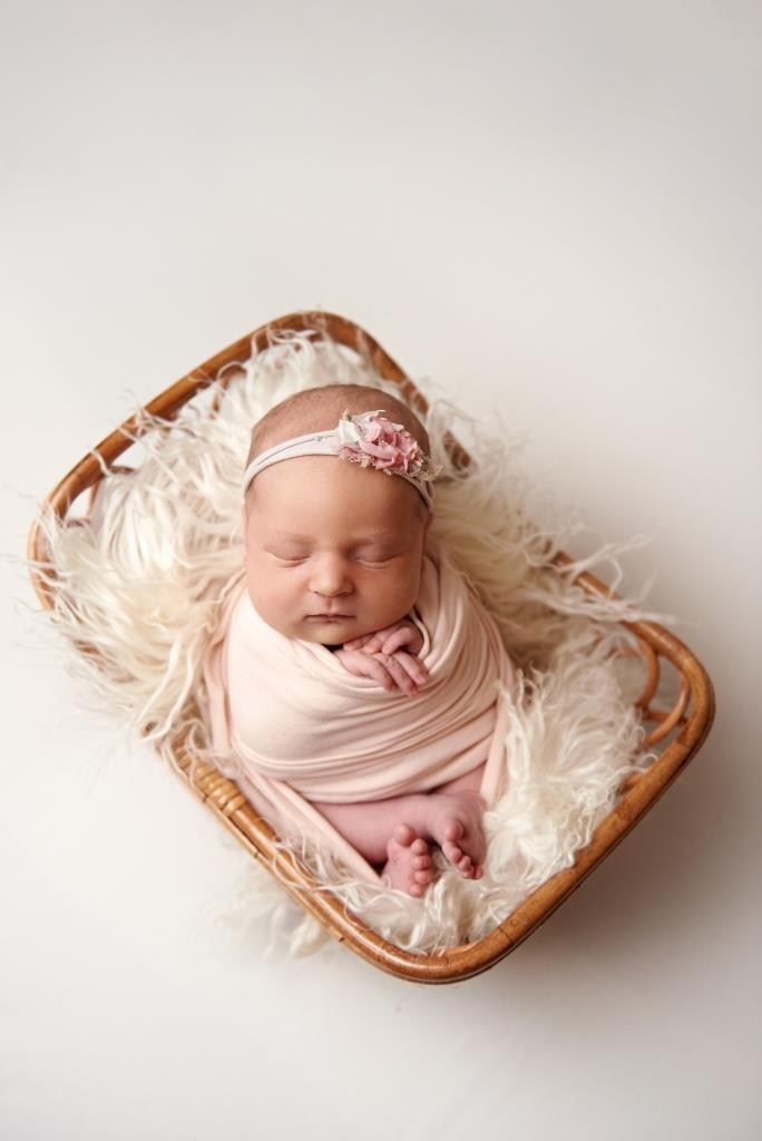 Корзини. Фотограф новонароджених діток та їх сімей в Тернополі