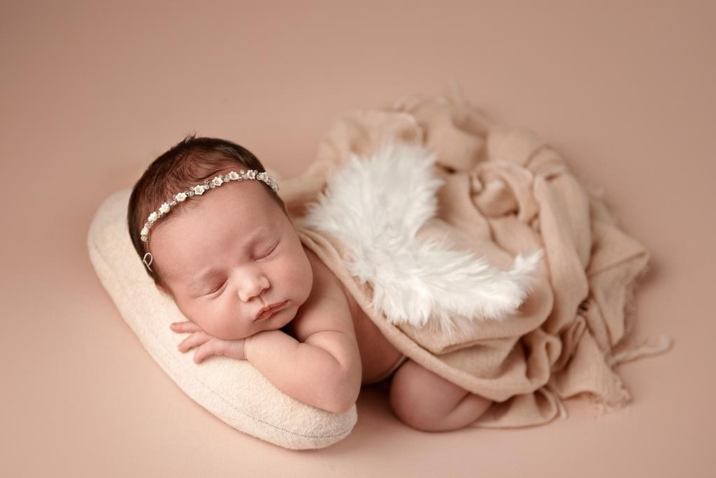Крильця. Фотограф новонароджених діток та їх сімей в Тернополі