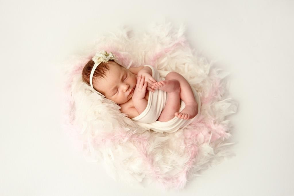 Пір’я. Фотограф новонароджених діток та їх сімей в Тернополі